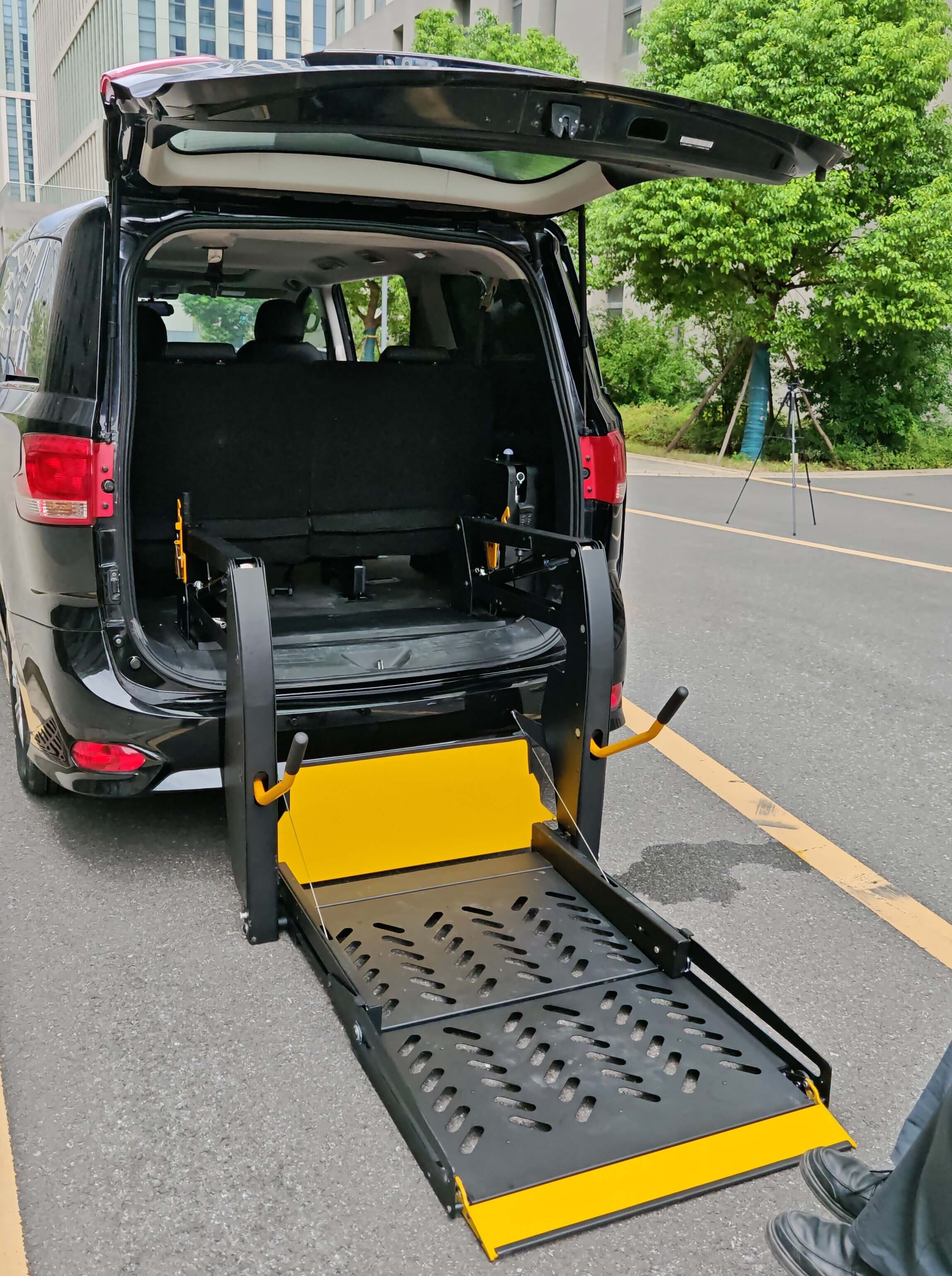 Vehicle Wheelchair Lift