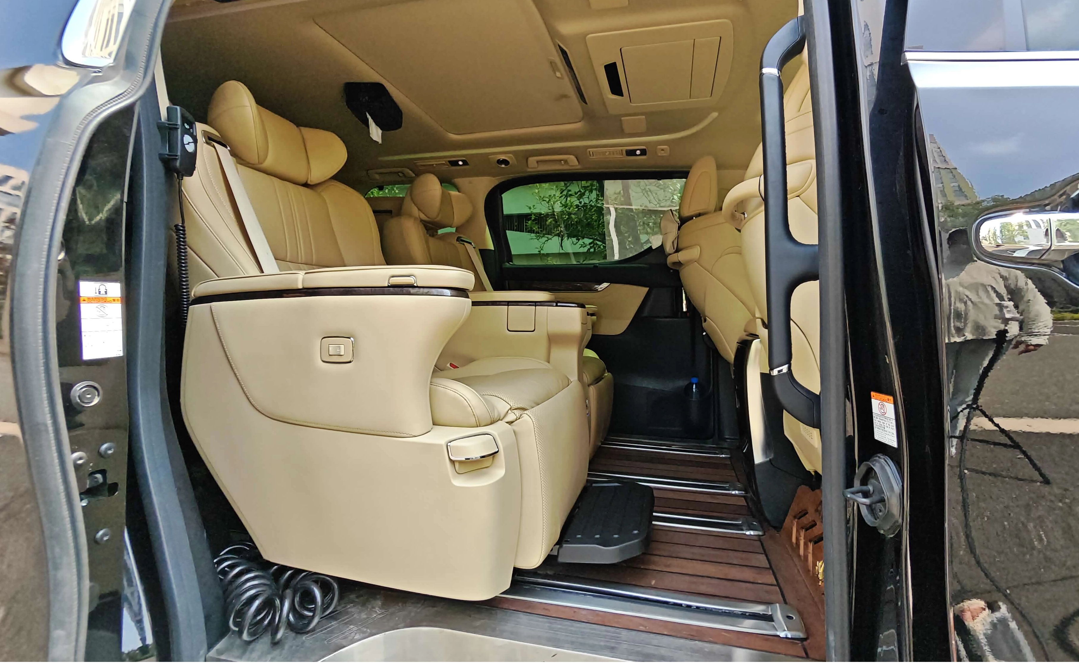 electric swivel Accessible Vehicle Seats for Elderly and Disabled black (5)_3631_2236.png